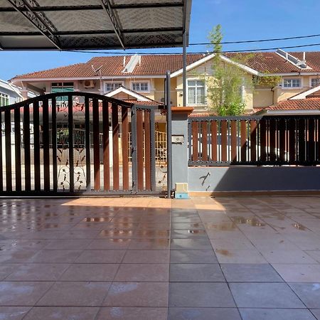 Villa Comfy Sutera Seberang Jaya Kampong Belah Dua Esterno foto